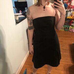 Gap Black strapless midi dress with a flowy skirt
